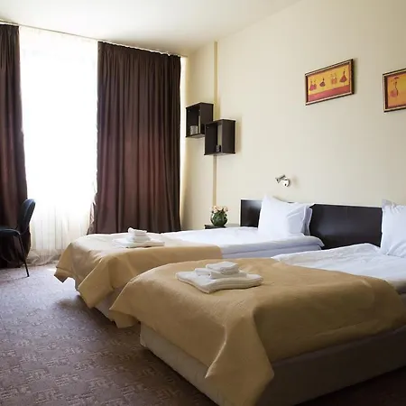 City Hotel