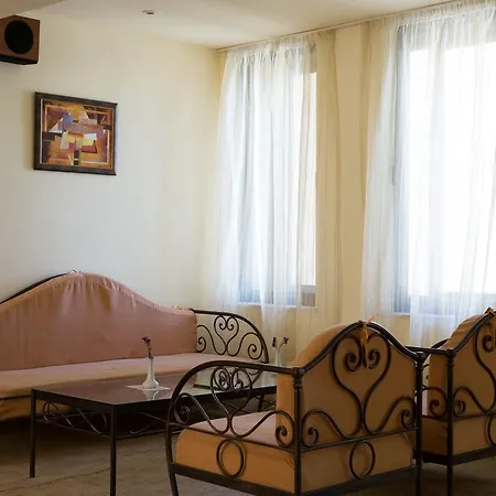 City Hotel